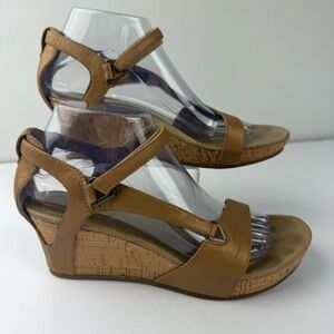 Teva Womens 8.5 Capri Wedge Pearlized Tan Leather Sandals